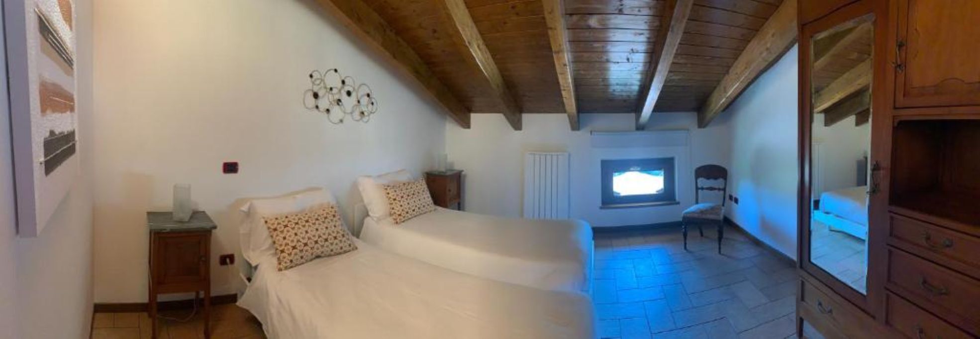 Apartamento família, vista para a colina | Cofres nos quartos, cortinas blackout, ferros/tábuas de passar roupa