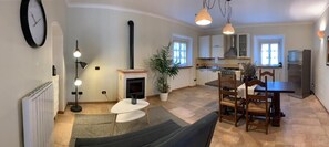 Deluxe-lejlighed - køkken - udsigt til have | Interiør