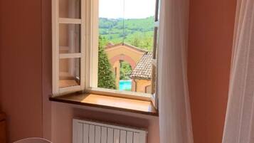 Studiosuite – junior, bassengutsikt | Innvendig