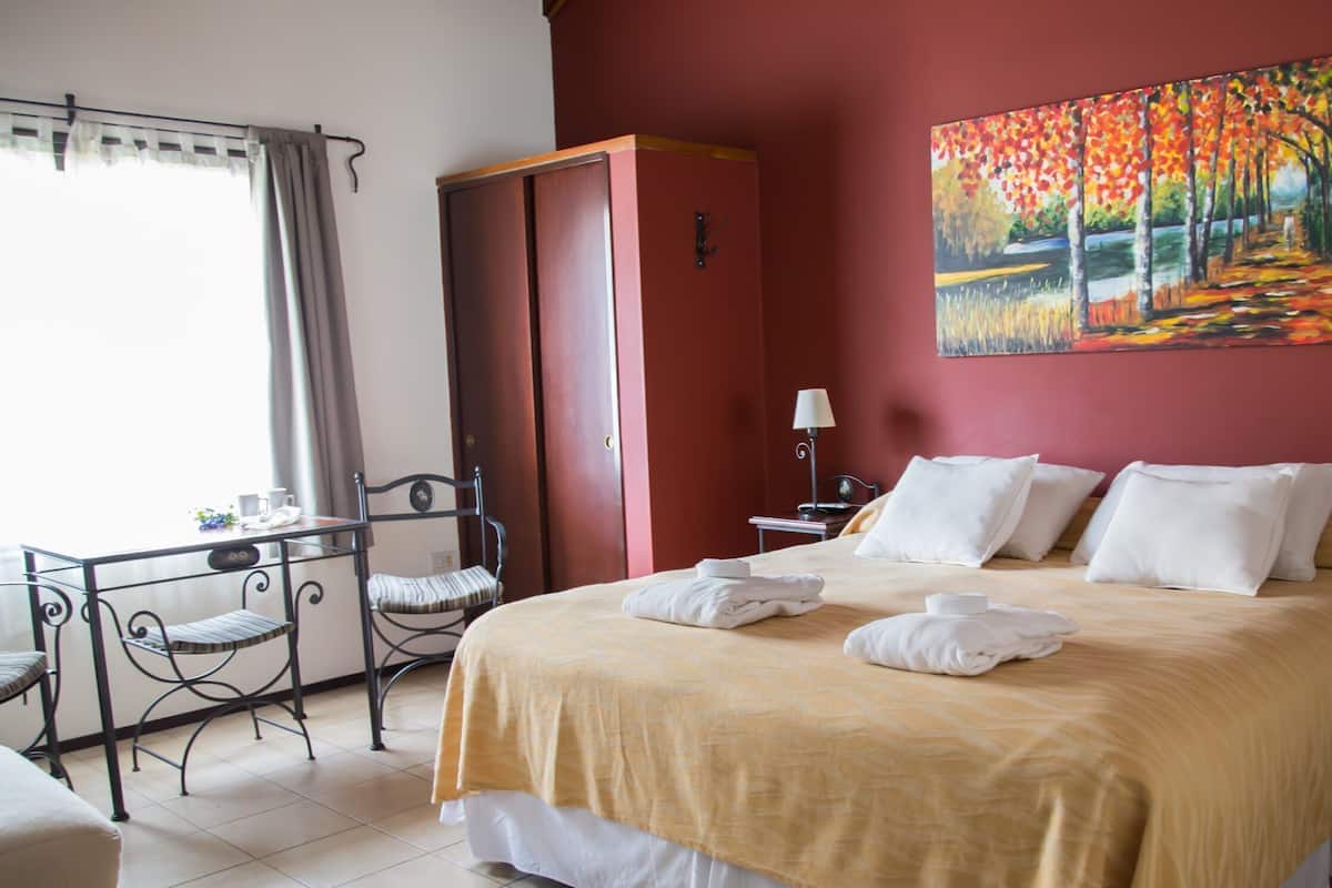 Senior Suite, Mountain View | In-room safe, soundproofing, free WiFi, wheelchair access