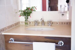 Standard Cabin, Mountain View | Bathroom - LA QUINTA RESORT (Merlo, San Luis, Argentina)