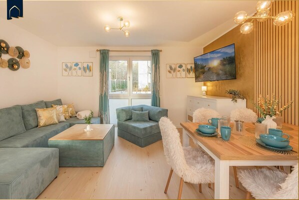 Una televisión, libros