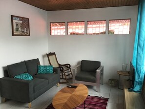 TV - Peace and quiet by the sea, joie de vivre in the sunshine (Les Trois-Îlets)