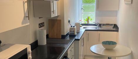 Mikrobølgeovn, ovn og kokeplater