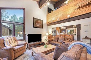 Smart TV, fireplace - Wildflower 44: Dog Friendly, Conveniently Located (Mammoth Lakes)
