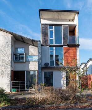 Exterior - Family 3 Bedroom House by Guestz (Manchester)