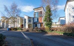 Exterior - Family 3 Bedroom House by Guestz (Manchester)