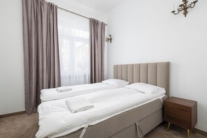 Iron/ironing board, free WiFi - RentPlanet - Apartament Chmielna (Warsaw)