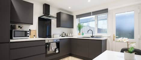 House, 4 Bedrooms, Accessible, Smoking | Interior