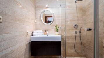 Apartment (14) | Bathroom | Shower, towels