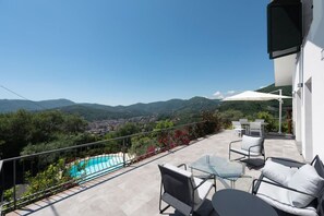 Outdoor dining - VILLA OLIVE AND LEMON ESCAPE - A breath between sky and sea, where peace becomes emotion (Rapallo)