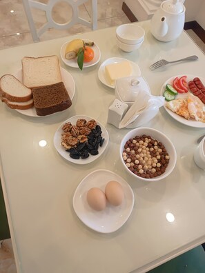 Free daily continental breakfast - Orzu Hotel (Namangan)