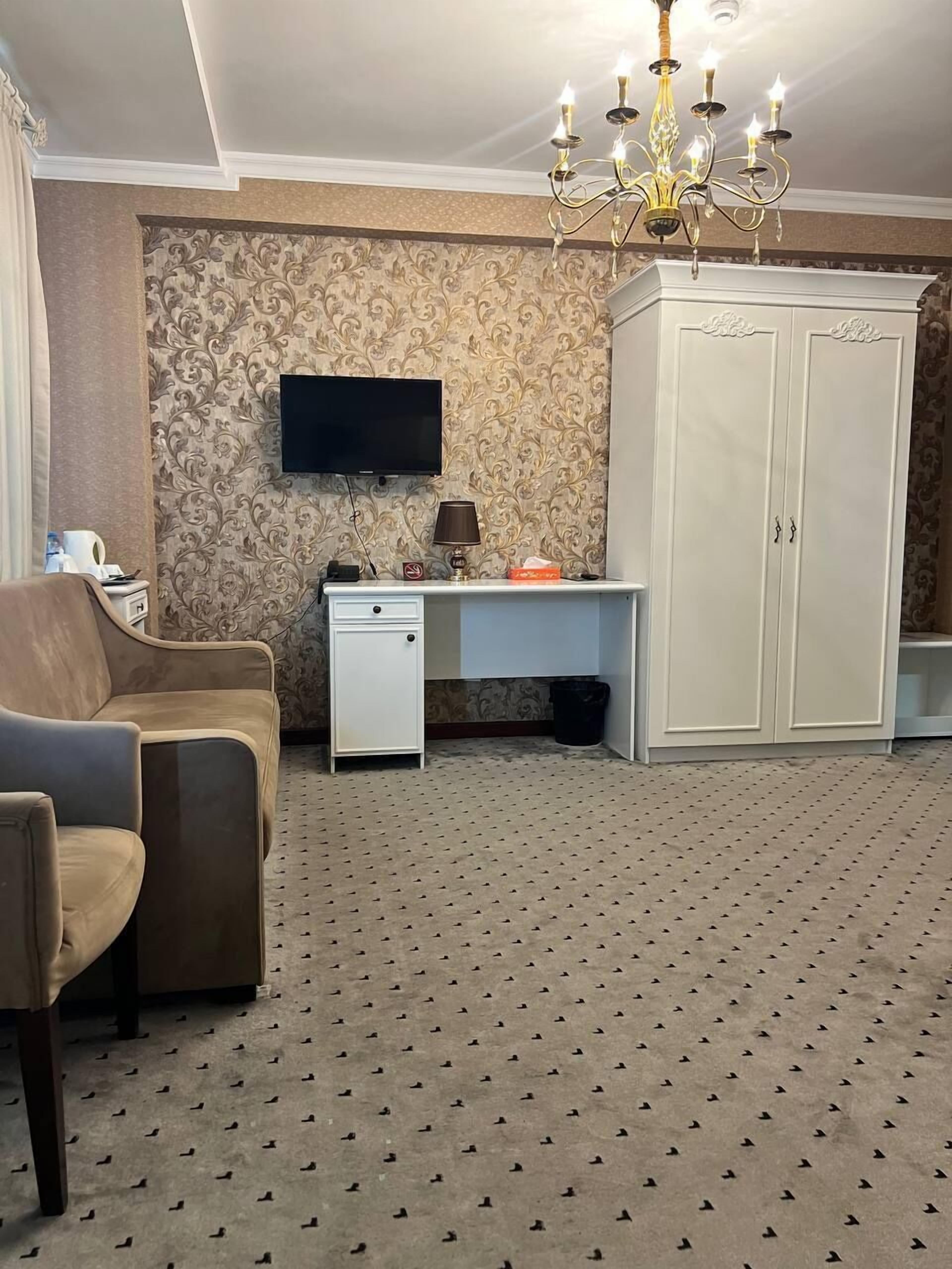 高级双床房 | 办公桌、笔记本电脑工作区、隔音、免费 WiFi