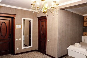 Chambre Supérieure avec lits jumeaux | Bureau, espace de travail pour ordinateur portable