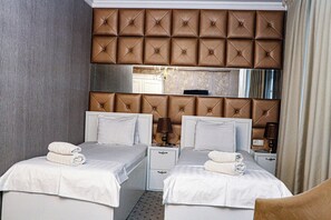 Desk, laptop workspace, soundproofing, free WiFi - Orzu Hotel (Namangan)