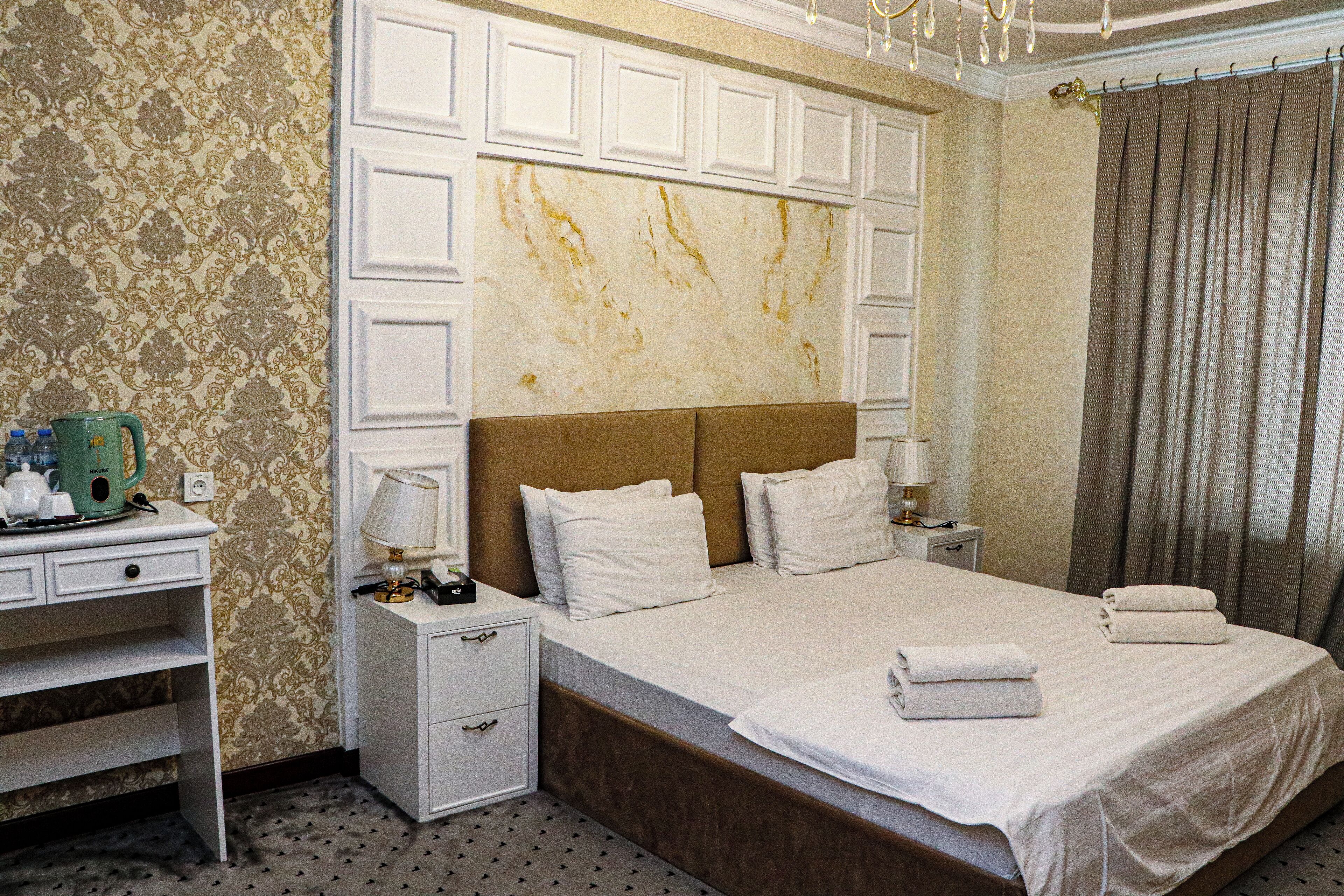 Desk, laptop workspace, soundproofing, free WiFi