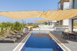 Pool - 3 bedroom villa with pool (Paralimni)