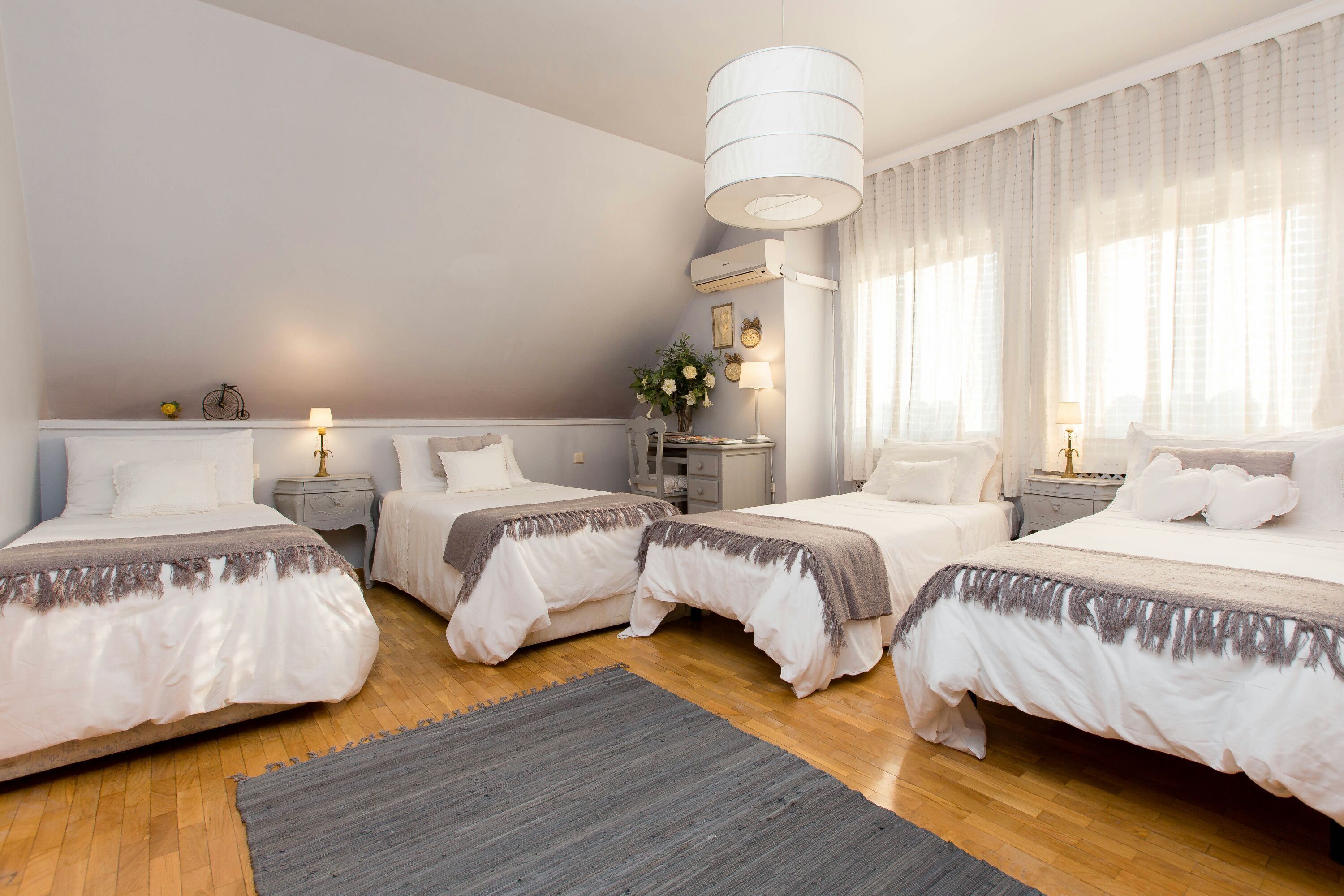 4 slaapkamers, een strijkplank/strijkijzer, wifi, beddengoed