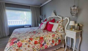 4 Schlafzimmer, Bügeleisen/Bügelbrett, WLAN, Bettwäsche