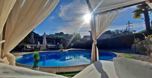 Pool - Last-Minute Offer in Torrelodones! (Torrelodones)