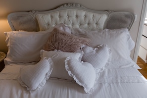 4 bedrooms, iron/ironing board, WiFi, bed sheets - Last-Minute Offer in Torrelodones! (Torrelodones)