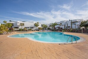 Pool - Holiday Apartment 'Mila' with Shared Pool, Private Terrace and Wi-Fi (La Oliva)