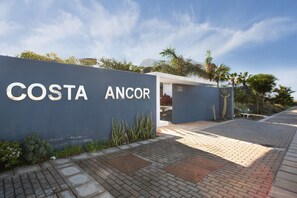 Exterior - Holiday Apartment 'Mila' with Shared Pool, Private Terrace and Wi-Fi (La Oliva)