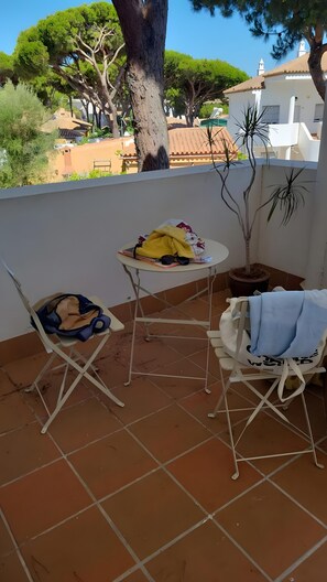 Property grounds - Costa El Castillo La Barrosa Apartment with Shared Pool, Wi-Fi & Air Conditioning (Poblado de Sancti Petri)