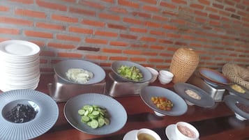 Desayuno de cocina local incluido todos los días