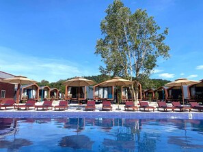 In-room safe, iron/ironing board, free WiFi - Royal C Beach Resort (Sihanoulville)