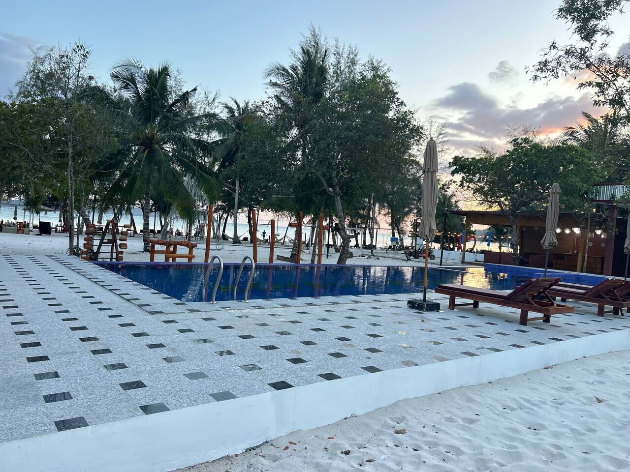 屋外プール、プール パラソル