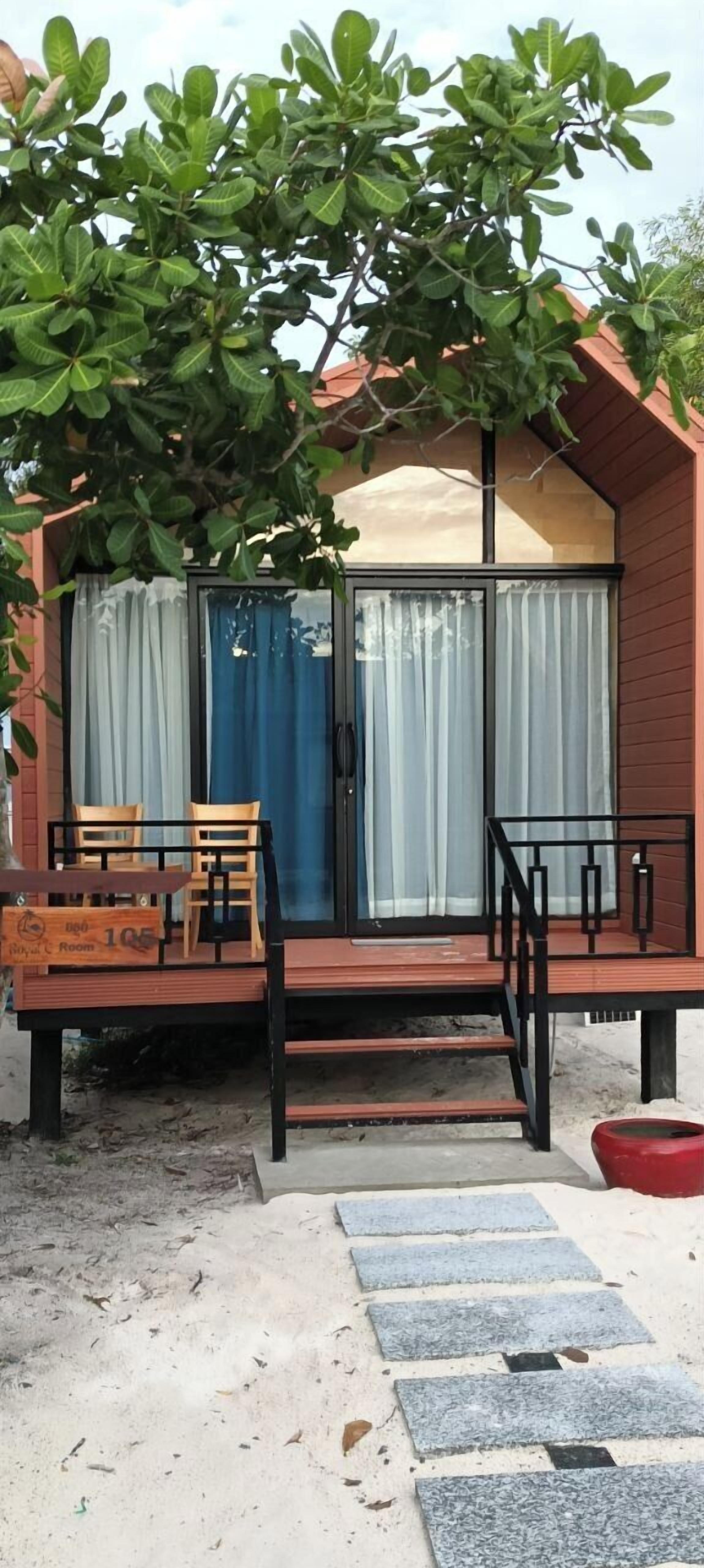 Double Room, Balcony, Garden View | In-room safe, iron/ironing board, free WiFi