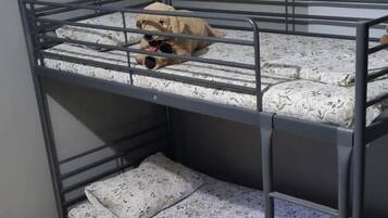 2 soverom, strykejern/-brett, wi-fi (inkludert) og sengetøy