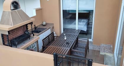 2br-7 Guests-free Parking-pool-aircon