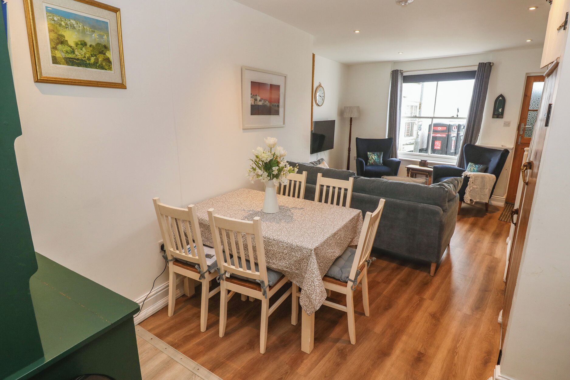 Cottage | Dining