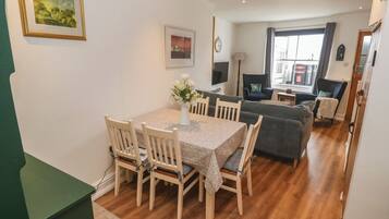 Cottage | Dining