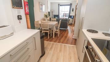 Cottage | Private kitchen | Cookware/dishes/utensils