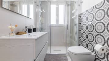 Doccia, asciugacapelli, asciugamani