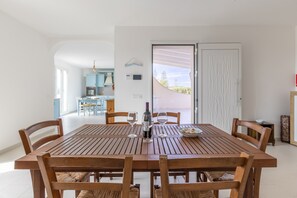 Dining - Apartment 'Oasi degli Dei' with Private Terrace, Wi-Fi and Air Conditioning (Santa Maria del Focallo)