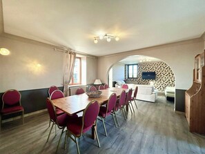Dining - The large gîte "Les Robets" - Swimming pool - Games - Communal areas (Sainte-Maure-de-Touraine)