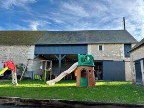 Children’s area - The large gîte "Les Robets" - Swimming pool - Games - Communal areas (Sainte-Maure-de-Touraine)