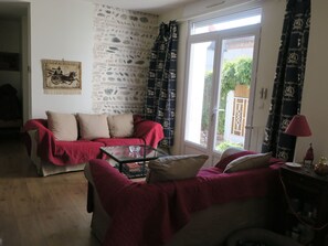 TV - Gästezimmer "Toulousaine arborée". by Interhome (Toulouse)