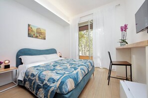 書桌、免費 Wi-Fi