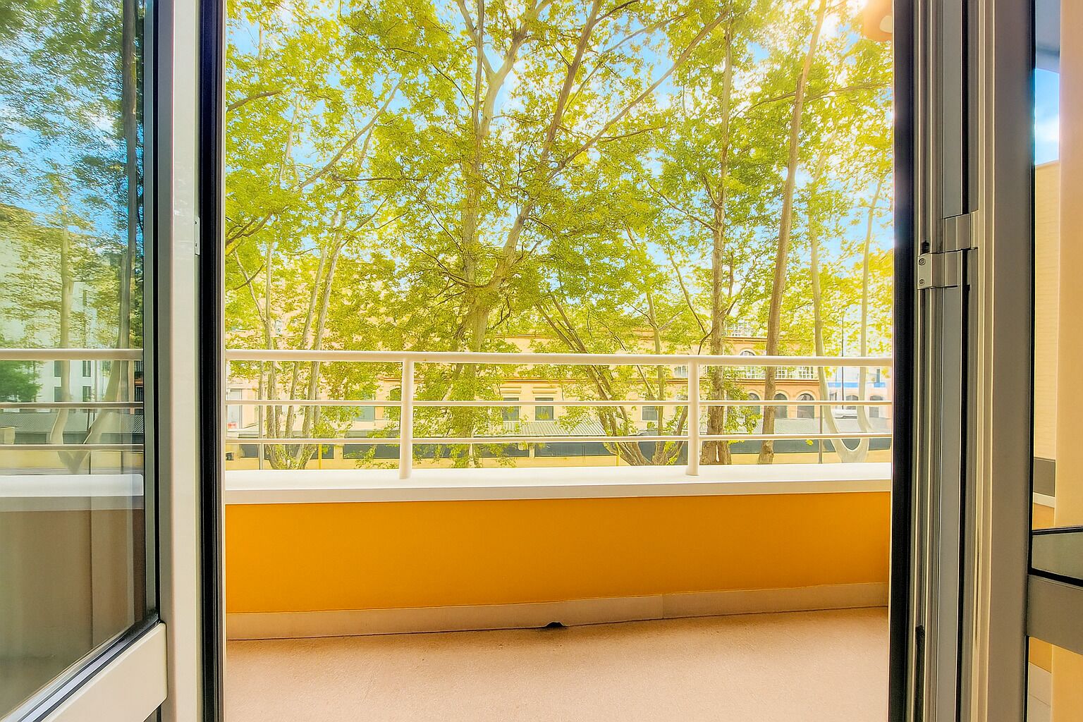 Schreibtisch, kostenloses WLAN