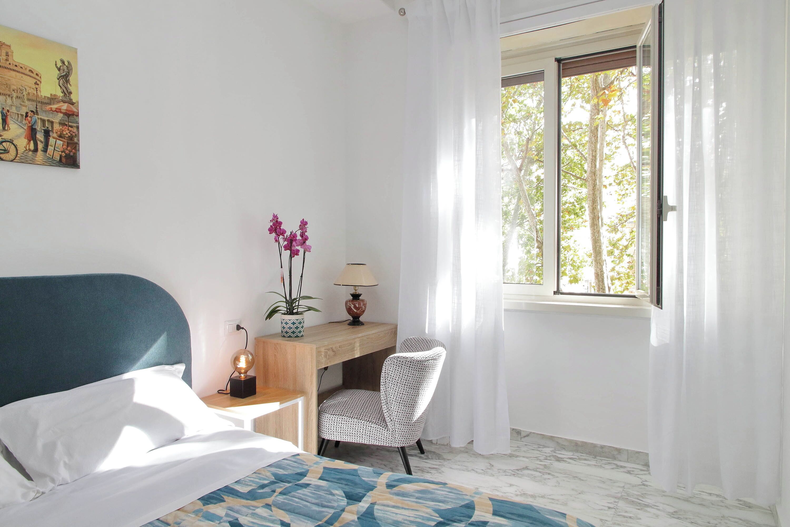 Schreibtisch, kostenloses WLAN