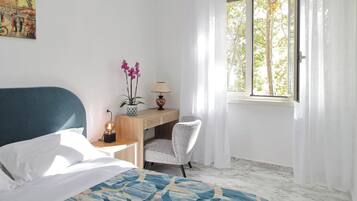 Schreibtisch, kostenloses WLAN