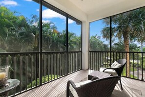 Property grounds - Coastal 2BR at Naples Bay Resort Near 5th & Beach (Naples)