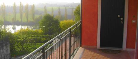 المنطقة المحيطة بالمنشأة