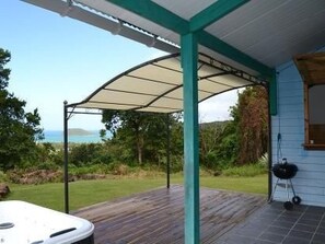 Terrace/patio - Holzbungalow, 3 Schlafzimmer, Meerblick, privater Jacuzzi by Interhome (Deshaies)
