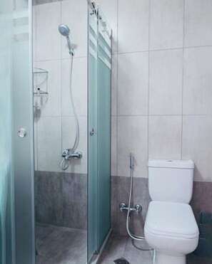 Deluxe Double Room, City View | Bathroom | Free toiletries, slippers, towels, soap - Citrus Boutique Hotel (Baku)